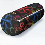 - RealHomes Özel Tasarımlı Dijital Baskılı İç Dolgulu Fermuarlı Silindir Yastık - Realhomes Siyah Zeminde Çiçek Motifli Dijital Baskılı Modern İç Dolgulu - Fermuarlı Süet Berjer Silindir Yastık Kırlent Realhomes