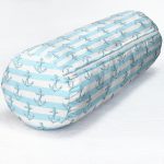 - RealHomes Özel Tasarımlı Dijital Baskılı İç Dolgulu Fermuarlı Silindir Yastık - Realhomes Çapa Desenli Denizci Temalı Özel Tasarımlı Dijital Baskılı Modern İç Dolgulu Yumuşak Silindir Form Yastık Kırlent Realhomes