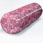 - RealHomes Özel Tasarımlı Dijital Baskılı İç Dolgulu Fermuarlı Silindir Yastık - Realhomes  Fuşya Zeminli Damask Motifler Modern İç Dolgulu - Fermuarlı Süet Silindir Daire Yastık Kırlent Realhomes