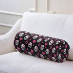 - RealHomes Özel Tasarımlı Dijital Baskılı İç Dolgulu Fermuarlı Silindir Yastık - Realhomes Siyah Zeminde İskelet Desenli Dijital Baskılı Özel Tasarım Modern İç Dolgulu Yumuşak Silindir Form Yastık Kırlent Realhomes