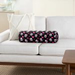 - RealHomes Özel Tasarımlı Dijital Baskılı İç Dolgulu Fermuarlı Silindir Yastık - Realhomes Siyah Zeminde İskelet Desenli Dijital Baskılı Özel Tasarım Modern İç Dolgulu Yumuşak Silindir Form Yastık Kırlent Realhomes