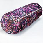 - RealHomes Özel Tasarımlı Dijital Baskılı İç Dolgulu Fermuarlı Silindir Yastık - Realhomes  Realhomes Exclusive Dijital Baskılı Modern İç Dolgulu Yumuşak Silindir Form Yastık Kırlent Realhomes