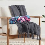 - RealHomes Özel Tasarımlı Dijital Baskılı İç Dolgulu Fermuarlı Silindir Yastık - Realhomes Renkli Tüyler Dijital Baskılı Modern İç Dolgulu Süet Silindir Yastık Kırlent - Bel Yastığı Realhomes