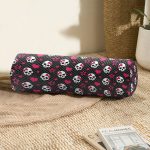 - RealHomes Özel Tasarımlı Dijital Baskılı İç Dolgulu Fermuarlı Silindir Yastık - Realhomes Kurdeleli İskelet Motifli Özel tasarım Dijital Baskılı Modern İç Dolgulu - Fermuarlı Süet Silindir Rulo Yastık Kırlent Realhomes