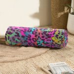 - RealHomes Özel Tasarımlı Dijital Baskılı İç Dolgulu Fermuarlı Silindir Yastık - Realhomes Renkli Leopar Desenli Dijital Baskılı Modern İç Dolgulu - Fermuarlı Süet Silindir Daire Yastık Kırlent Realhomes