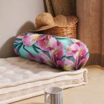 - RealHomes Özel Tasarımlı Dijital Baskılı İç Dolgulu Fermuarlı Silindir Yastık - Realhomes mavi zeminli Rengarenk Çiçekler Modern İç Dolgulu - Fermuarlı Süet Silindir Yuvarlak Yastık Kırlent Realhomes