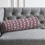 - RealHomes Özel Tasarımlı Dijital Baskılı İç Dolgulu Fermuarlı Silindir Yastık - Realhomes Zikzak Zeminde İskelet Ve Gül Motifli Özel Tasarım Dijital Baskılı Modern İç Dolgulu - Fermuarlı Süet Silindir Yuvarlak Yastık Kırlent Realhomes