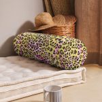 - RealHomes Özel Tasarımlı Dijital Baskılı İç Dolgulu Fermuarlı Silindir Yastık - Realhomes  Leopar Motifli Dijital Baskılı İç Dolgulu - Fermuarlı Süet Silindir Yuvarlak Yastık Kırlent Realhomes
