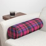 - RealHomes Özel Tasarımlı Dijital Baskılı İç Dolgulu Fermuarlı Silindir Yastık - Realhomes Ekose Desenli Özel Tasarım Dijital Baskılı Modern İç Dolgulu Süet Silindir Yastık Kırlent - Bel Yastığı Realhomes