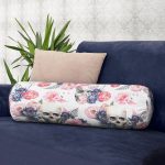 Beyaz Zeminde Kurukafa Motifli Özel Tasarım Dijital Baskılı Modern İç Dolgulu Fermuarlı Çok Amaçlı Silindir Yastık Kırlent Realhomes