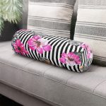 - RealHomes Özel Tasarımlı Dijital Baskılı İç Dolgulu Fermuarlı Silindir Yastık - Realhomes  Çizgili Zeminde Rengarenk Çiçekler Dijital Baskılı Modern İç Dolgulu - Fermuarlı Süet Silindir Daire Yastık Kırlent Realhomes