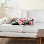 Çizgili Zeminde Rengarenk Çiçekler Dijital Baskılı Modern İç Dolgulu - Fermuarlı Süet Silindir Daire Yastık Kırlent Realhomes