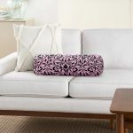 - RealHomes Özel Tasarımlı Dijital Baskılı İç Dolgulu Fermuarlı Silindir Yastık - Realhomes Pembe Zeminde Siyah Motifler Dijital Baskılı Modern İç Dolgulu Yumuşak Silindir Form Yastık Kırlent Realhomes