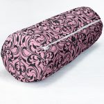 - RealHomes Özel Tasarımlı Dijital Baskılı İç Dolgulu Fermuarlı Silindir Yastık - Realhomes Pembe Zeminde Siyah Motifler Dijital Baskılı Modern İç Dolgulu Yumuşak Silindir Form Yastık Kırlent Realhomes