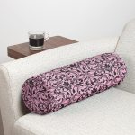 - RealHomes Özel Tasarımlı Dijital Baskılı İç Dolgulu Fermuarlı Silindir Yastık - Realhomes Pembe Zeminde Siyah Motifler Dijital Baskılı Modern İç Dolgulu Yumuşak Silindir Form Yastık Kırlent Realhomes