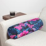 Mavi Zeminde Rengarenk Çiçekler Dijital Baskılı Modern İç Dolgulu - Fermuarlı Süet Silindir Daire Yastık Kırlent Realhomes