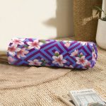 - RealHomes Özel Tasarımlı Dijital Baskılı İç Dolgulu Fermuarlı Silindir Yastık - Realhomes Geometrik Zeminde Çiçek Motifli Özel Tasarım Dijital Baskılı Modern İç Dolgulu Süet Silindir Yastık Kırlent - Bel Yastığı Realhomes