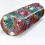 - RealHomes Özel Tasarımlı Dijital Baskılı İç Dolgulu Fermuarlı Silindir Yastık - Realhomes Renkli Zeminde Kurukafa Motifli Dijital Baskılı Modern İç Dolgulu Süet Silindir Yastık Kırlent - Bel Yastığı Realhomes