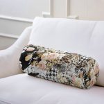 Kaz Ayağı Zeminde Rengarenk Çiçekler Dijital Baskılı Modern İç Dolgulu - Fermuarlı Süet Silindir Rulo Yastık Kırlent Realhomes