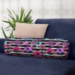 - RealHomes Özel Tasarımlı Dijital Baskılı İç Dolgulu Fermuarlı Silindir Yastık - Realhomes Çizgili Zeminde Rengarenk Çiçekler Dijital Baskılı Modern İç Dolgulu - Fermuarlı Süet Silindir Rulo Yastık Kırlent Realhomes