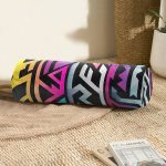 - RealHomes Özel Tasarımlı Dijital Baskılı İç Dolgulu Fermuarlı Silindir Yastık - Realhomes Siyah Zeminde Renkli Geometrik Desenli Özel Tasarım Dijital Baskılı Modern İç Dolgulu - Fermuarlı Süet Berjer Silindir Yastık Kırlent Realhomes