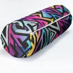 - RealHomes Özel Tasarımlı Dijital Baskılı İç Dolgulu Fermuarlı Silindir Yastık - Realhomes Siyah Zeminde Renkli Geometrik Desenli Özel Tasarım Dijital Baskılı Modern İç Dolgulu - Fermuarlı Süet Berjer Silindir Yastık Kırlent Realhomes