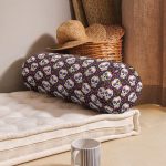 - RealHomes Özel Tasarımlı Dijital Baskılı İç Dolgulu Fermuarlı Silindir Yastık - Realhomes  Kuru Kafa Ve Çiçek Desenli Özel Tasarım Dijital Baskılı Modern İç Dolgulu Süet Silindir Yastık Kırlent - Bel Yastığı Realhomes