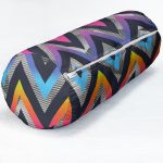 Rengarenk Zikzak Motifli Özel Tasarım Dijital Baskılı Modern İç Dolgulu Yumuşak Silindir Form Yastık Kırlent Realhomes