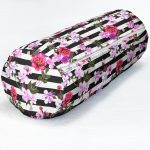 - RealHomes Özel Tasarımlı Dijital Baskılı İç Dolgulu Fermuarlı Silindir Yastık - Realhomes Çizgili Zeminde Çiçekler Özel Tasarım Dijital Baskılı Modern İç Dolgulu - Fermuarlı Süet Silindir Daire Yastık Kırlent Realhomes