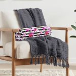 - RealHomes Özel Tasarımlı Dijital Baskılı İç Dolgulu Fermuarlı Silindir Yastık - Realhomes Çizgili Zeminde Çiçekler Özel Tasarım Dijital Baskılı Modern İç Dolgulu - Fermuarlı Süet Silindir Daire Yastık Kırlent Realhomes