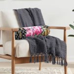 - RealHomes Özel Tasarımlı Dijital Baskılı İç Dolgulu Fermuarlı Silindir Yastık - Realhomes  Puanlı Zeminde Altın Zincir Ve Çiçekler Özel Tasarım Dijital Baskılı Modern İç Dolgulu Süet Silindir Yastık Kırlent - Bel Yastığı Realhomes