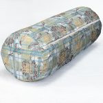 - RealHomes Özel Tasarımlı Dijital Baskılı İç Dolgulu Fermuarlı Silindir Yastık - Realhomes  Kareli Zeminde Çiçek Motifli Özel Tasarım Dijital Baskılı Modern İç Dolgulu - Fermuarlı Süet Silindir Yuvarlak Yastık Kırlent Realhomes