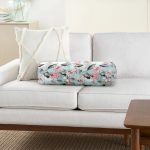 Mavi Zeminde Çiçek Motifli Özel Tasarım Dijital Baskılı Modern İç Dolgulu - Fermuarlı Süet Silindir Rulo Yastık Kırlent Realhomes