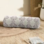 - RealHomes Özel Tasarımlı Dijital Baskılı İç Dolgulu Fermuarlı Silindir Yastık - Realhomes  Krem Zeminde Kahverengi Motifli Dijital Baskılı Dekoratif İç Dolgulu Süet Silindir Yastık Kırlent - Bel Yastığı Realhomes