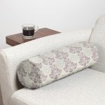 - RealHomes Özel Tasarımlı Dijital Baskılı İç Dolgulu Fermuarlı Silindir Yastık - Realhomes  Krem Zeminde Kahverengi Motifli Dijital Baskılı Dekoratif İç Dolgulu Süet Silindir Yastık Kırlent - Bel Yastığı Realhomes