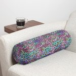 Renkli Leopar Desenli Özel Tasarım Dijital Baskılı Modern İç Dolgulu - Fermuarlı Süet Berjer Silindir Yastık Kırlent Realhomes