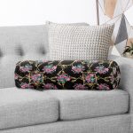 Siyah Zeminde Altın Dokunuşlar İç Dolgulu - Fermuarlı Süet Berjer Silindir Yastık Kırlent Realhomes