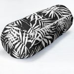 - RealHomes Özel Tasarımlı Dijital Baskılı İç Dolgulu Fermuarlı Silindir Yastık - Realhomes Siyah Zeminde Beyaz Yaprak Tasarımlı Dijital Baskılı İç Dolgulu Fermuarlı Çok Amaçlı Silindir Yastık Kırlent Realhomes