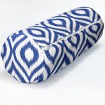 - RealHomes Özel Tasarımlı Dijital Baskılı İç Dolgulu Fermuarlı Silindir Yastık - Realhomes Özel Tasarım Lacivert İkat Desenli Dijital Baskılı İç Dolgulu Yumuşak Silindir Form Yastık Kırlent Realhomes