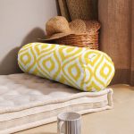 - RealHomes Özel Tasarımlı Dijital Baskılı İç Dolgulu Fermuarlı Silindir Yastık - Realhomes Özel Tasarım Sarı İkat Desenli Dijital Baskılı İç Dolgulu Fermuarlı Çok Amaçlı Silindir Yastık Kırlent Realhomes