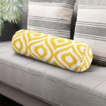 - RealHomes Özel Tasarımlı Dijital Baskılı İç Dolgulu Fermuarlı Silindir Yastık - Realhomes Özel Tasarım Sarı İkat Desenli Dijital Baskılı İç Dolgulu Fermuarlı Çok Amaçlı Silindir Yastık Kırlent Realhomes