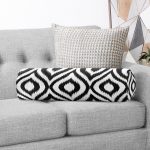 - RealHomes Özel Tasarımlı Dijital Baskılı İç Dolgulu Fermuarlı Silindir Yastık - Realhomes  Özel Tasarım Siyah İkat Desenli Dijital Baskılı İç Dolgulu Yumuşak Silindir Form Yastık Kırlent Realhomes