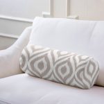 Özel Tasarım Vizon İkat Desenli Dijital Baskılı İç Dolgulu - Fermuarlı Süet Silindir Rulo Yastık Kırlent Realhomes