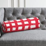 - RealHomes Özel Tasarımlı Dijital Baskılı İç Dolgulu Fermuarlı Silindir Yastık - Realhomes Kırmızı Zeminde Geometrik Kare Motifli Dekoratif İç Dolgulu - Fermuarlı Süet Berjer Silindir Yastık Kırlent Realhomes
