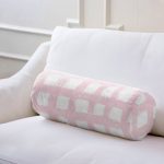 Pembe Zeminde Geometrik Kare Motifli Dekoratif İç Dolgulu - Fermuarlı Süet Berjer Silindir Yastık Kırlent Realhomes