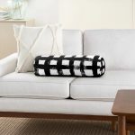 - RealHomes Özel Tasarımlı Dijital Baskılı İç Dolgulu Fermuarlı Silindir Yastık - Realhomes Siyah Zeminde Geometrik Kare Motifli Dekoratif İç Dolgulu - Fermuarlı Süet Silindir Daire Yastık Kırlent Realhomes