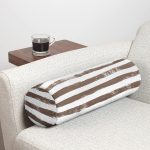 - RealHomes Özel Tasarımlı Dijital Baskılı İç Dolgulu Fermuarlı Silindir Yastık - Realhomes  Kahve Çizgili Motifli Dekoratif Modern İç Dolgulu - Fermuarlı Süet Berjer Silindir Yastık Kırlent Realhomes