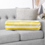 - RealHomes Özel Tasarımlı Dijital Baskılı İç Dolgulu Fermuarlı Silindir Yastık - Realhomes  Sarı Çizgili Motifli Dekoratif Modern İç Dolgulu - Fermuarlı Süet Silindir Yuvarlak Yastık Kırlent Realhomes