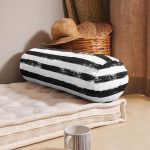 - RealHomes Özel Tasarımlı Dijital Baskılı İç Dolgulu Fermuarlı Silindir Yastık - Realhomes Siyah Çizgili Motifli Dekoratif Modern İç Dolgulu Süet Silindir Yastık Kırlent - Bel Yastığı Realhomes