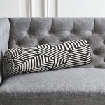 - RealHomes Özel Tasarımlı Dijital Baskılı İç Dolgulu Fermuarlı Silindir Yastık - Realhomes Siyah Beyaz Geometrik Çizim Dijital Baskılı İç Dolgulu - Fermuarlı Süet Silindir Yuvarlak Yastık Kırlent Realhomes